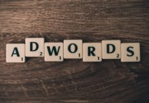Jakie kryteria sprawdza Google Ads aby określić czy reklamy w wyszukiwarce są zgodne z zasadami reklamowymi Google?