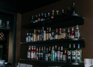 Karta napojów bezalkoholowych w restauracji – jak zbudować ją od podstaw z wykorzystaniem syropów premium SYROP